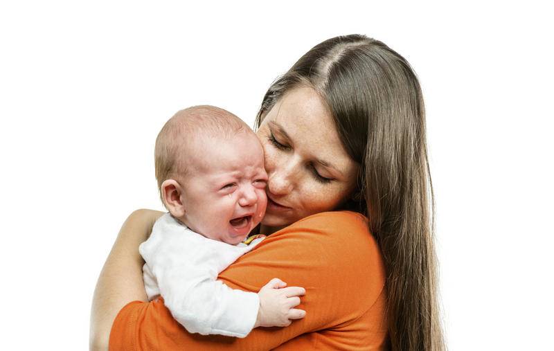 Причины недовольства и плача ребёнка при кормлении