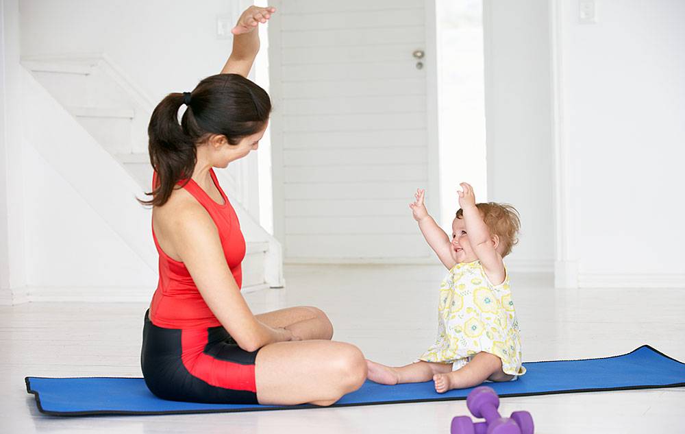 Фитнес с малышом. занятия спортом после родов дома для мамы и ребёнка - фото, видео, программы тренировок