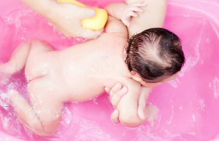 Сколько раз купать новорожденного в неделю: доступно о том, как часто можно и нужно мыть ребенка, а также советы, как надо приучать грудничка к процедуре