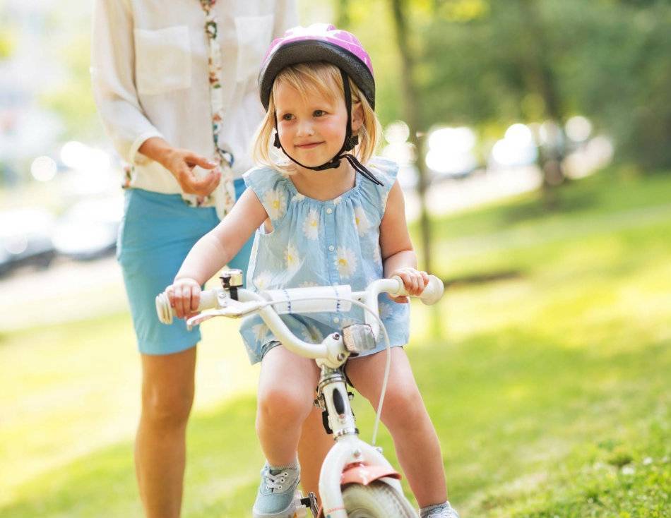 Как научить ребенка кататься на двухколесном велосипеде ?