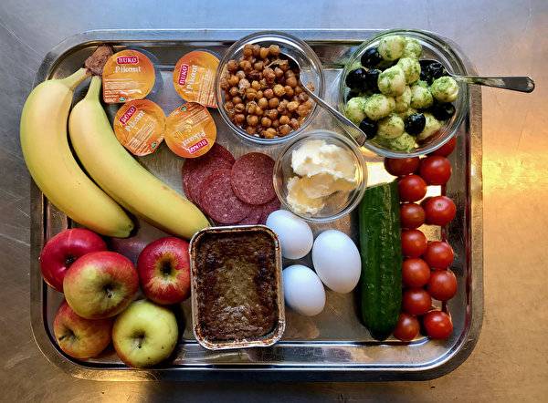 ТОП-5 взрослых продуктов: еда с общего стола, которую нельзя давать детям