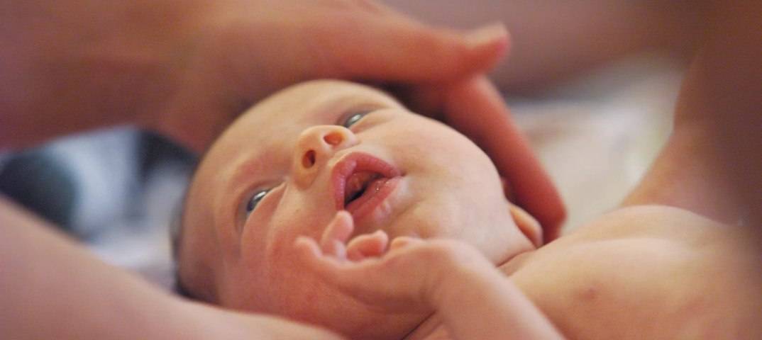 Трясётся подбородок у новорожденного – почему это происходит и что делать