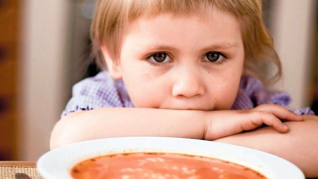 Ребенок не ест кашу: чем кормить на завтрак