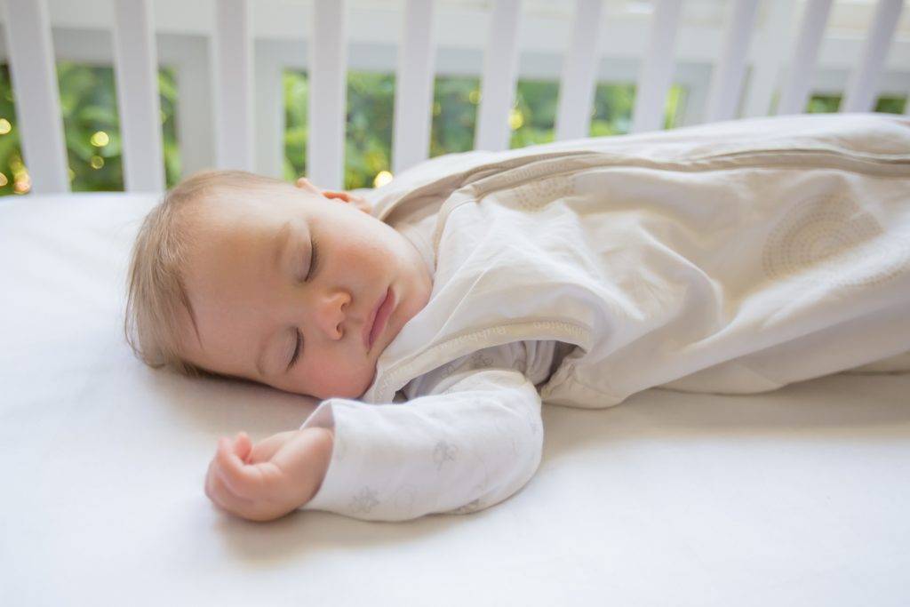Как научить ребенка засыпать без укачиваний