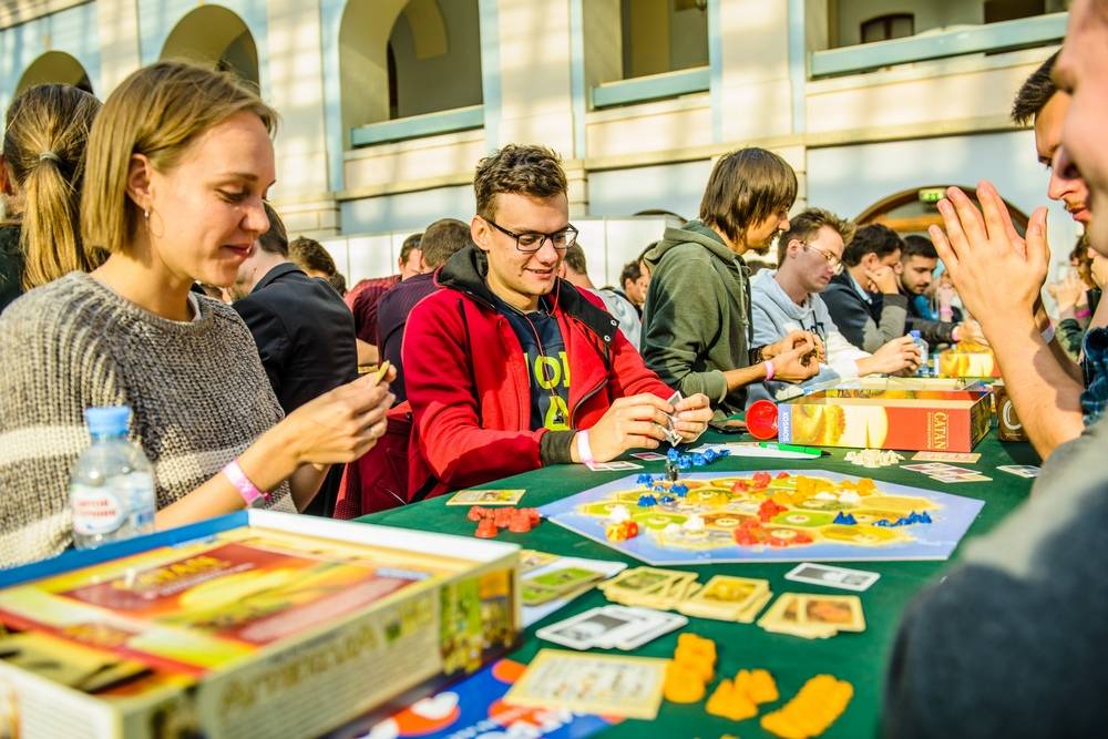 Почему необходимо играть с ребёнком в настольные игры