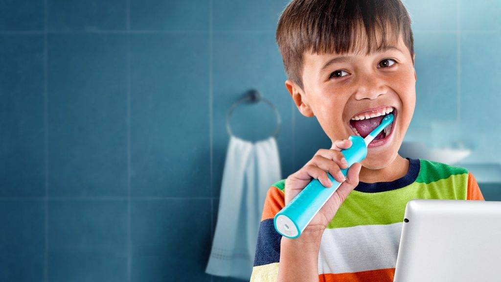 Как чистить зубы грудничку