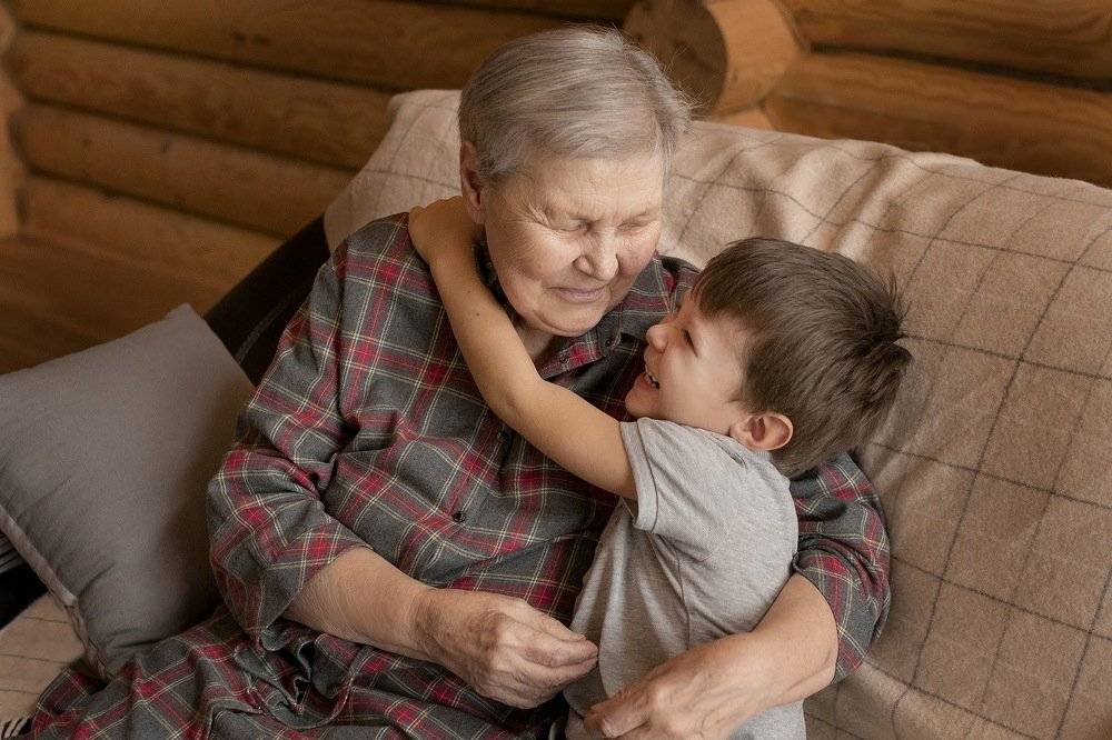 Бабушка, мама, ребенок: как бороться с навязчивыми советами бабушек и отстоять свою точку зрения без скандала? - впервые мама