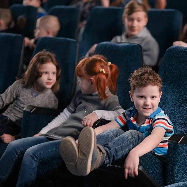 С какого возраста можно брать ребенка в кино