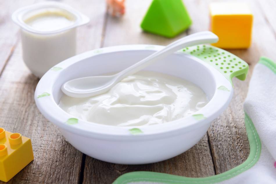 С какого возраста можно давать йогурт детям: со скольки месяцев вводить в прикорм, домашний йогурт и салаты