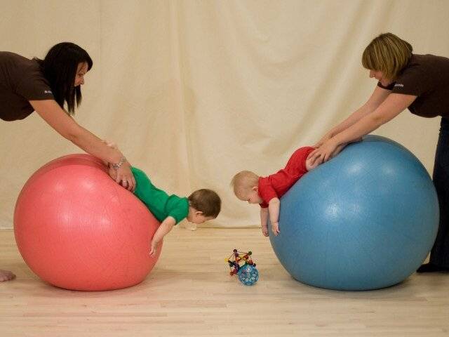 Гимнастика для детей 3 месяца: ребенка, пошаговое, видео, фитболе