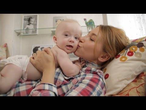 Видео: 5 простых советов как помочь малышу избавиться от коликов