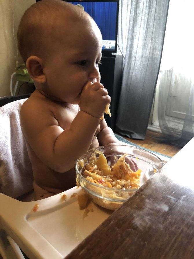 Как научить ребёнка жевать твёрдую пищу и глотать