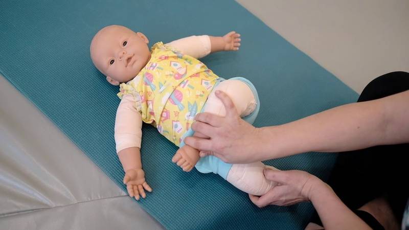Гимнастика при дисплазии тазобедренных суставов у детей: видео лфк для новорожденных и малышей до года