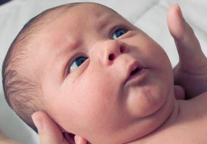 Икота у новорожденных: после кормления и испуга, что делать?