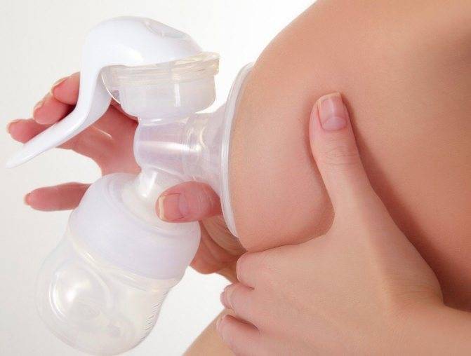 Как правильно сцеживать грудное молоко руками, видео