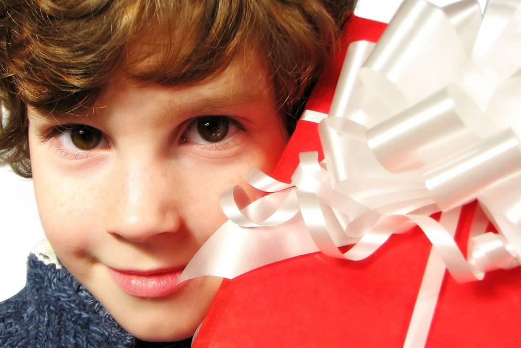 Что подарить мальчику на день рождения?  200+ свежих идей для подарка
