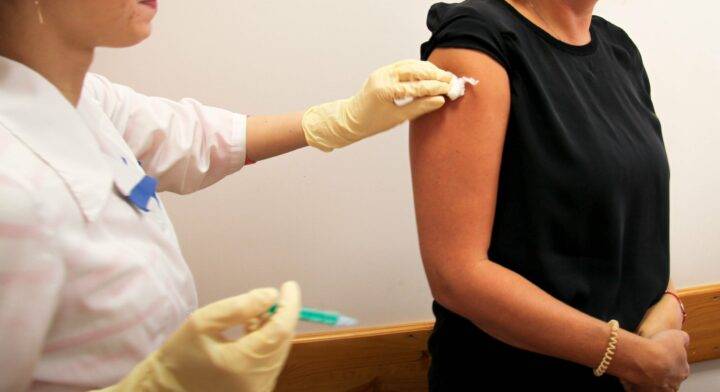 Как снизить риск осложнений при вакцинации?