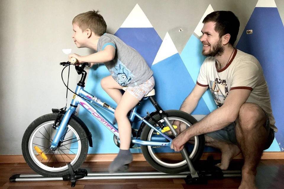 Как быстро научить ребенка кататься на двухколесном велосипеде