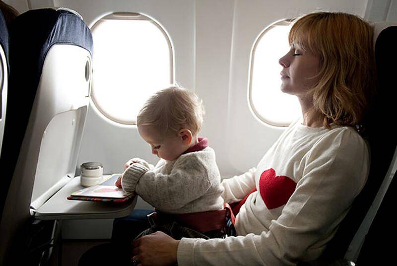Чем занять ребенка в самолете?
