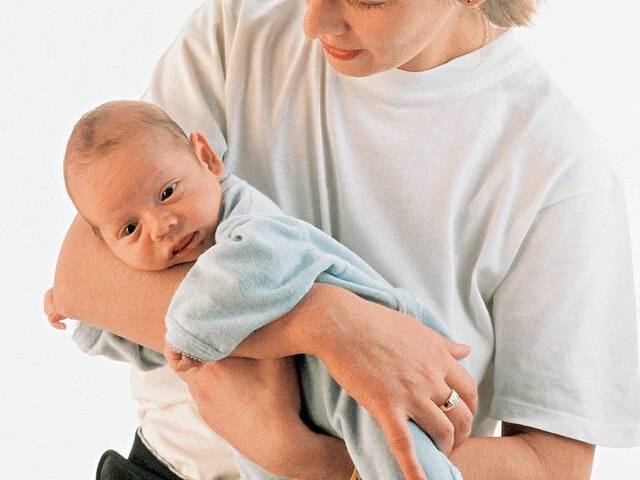 Как держать новорожденного: советы для пап | nestle baby