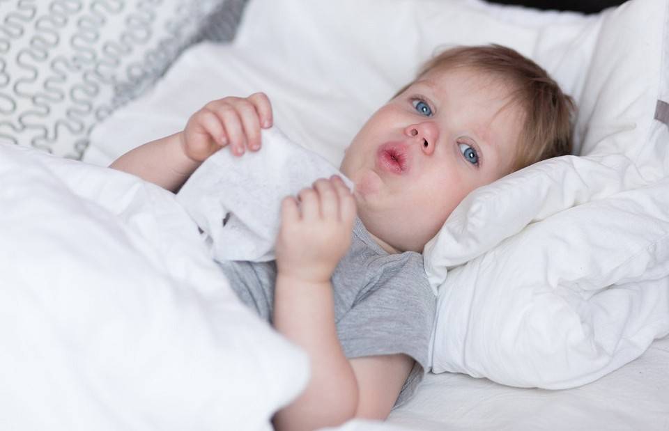 Насморк и влажный кашель у ребенка