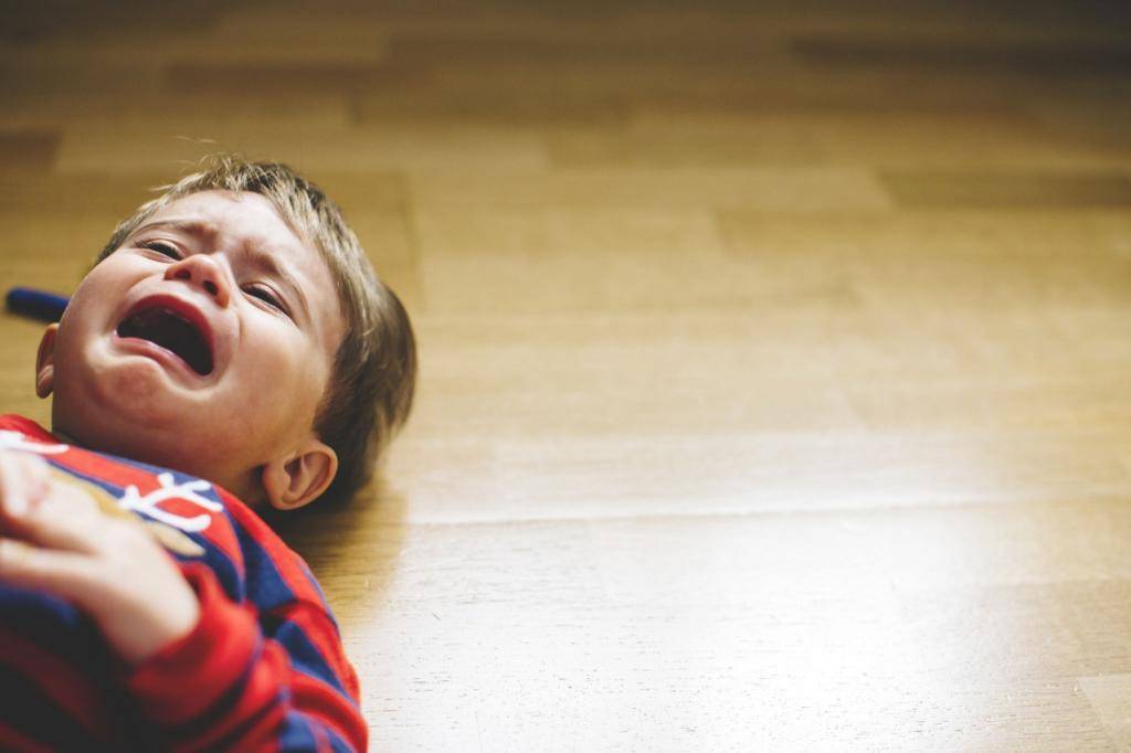 Капризы ребенка: как правильно реагировать и как бороться с капризами ребенка до года