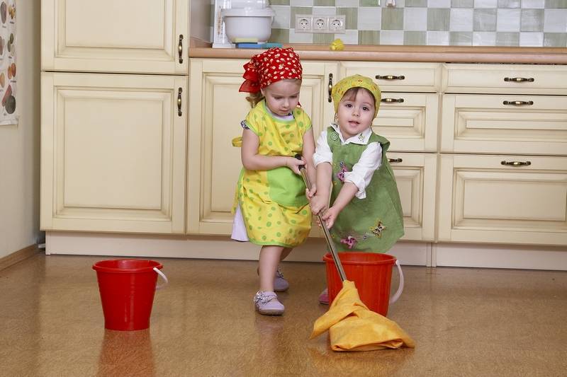 Домашние обязанности: что должен уметь делать ребенок в возрасте от трех до восемнадцати лет?