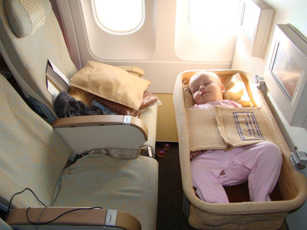 Полет в самолете с детьми: 10 полезных советов. что необходимо иметь при себе?