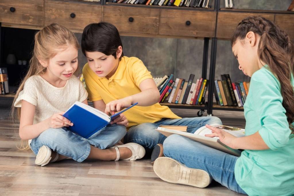 Зачем детям нужно читать книги: 10 причин и личный опыт