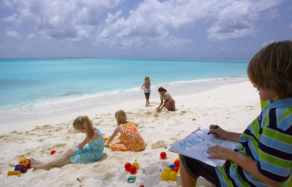 Куда поехать летом с детьми: лучшие пляжные направления