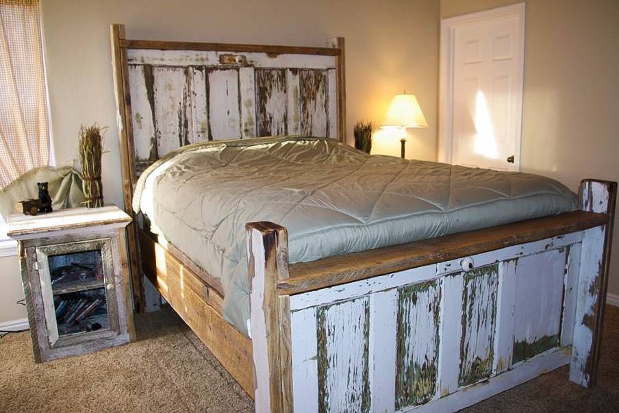 Чем можно покрасить кроватку новорожденного — выбор безопасного покрытия для реставрации старой деревянной кровати