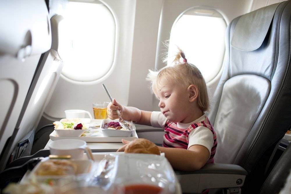 Перелет с ребенком, чем занять ребенка в самолете