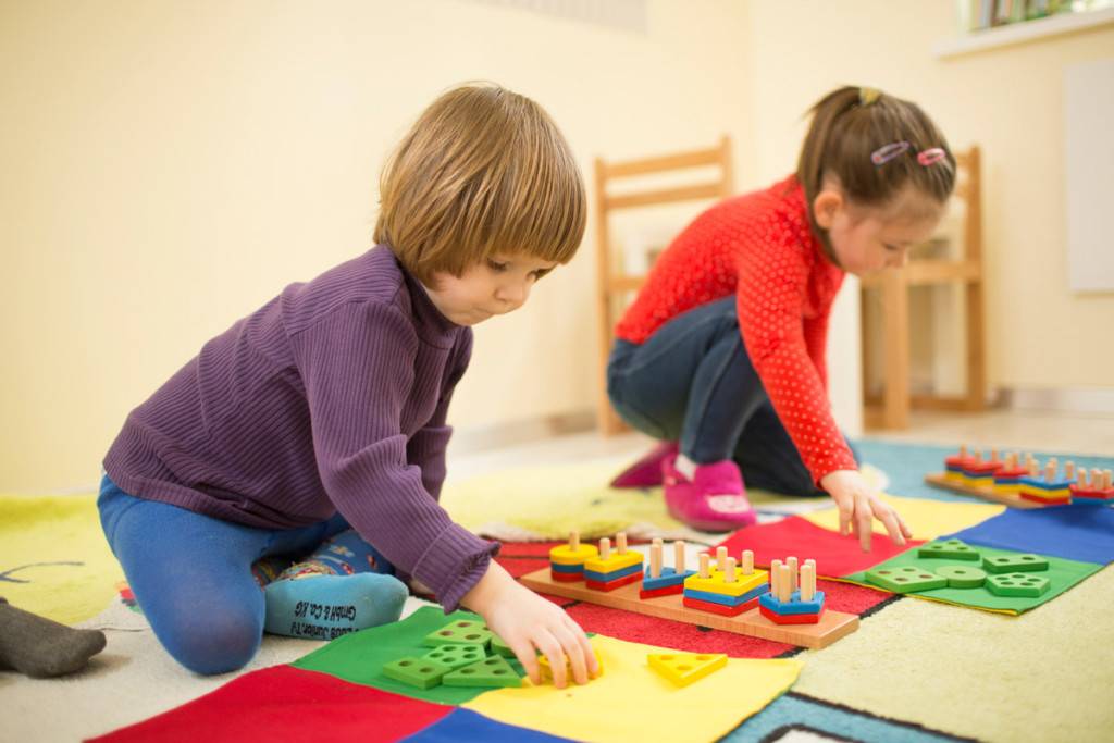 Как играть с малышом в 6 месяцев: развивающие игры, физические упражнения для ребенка