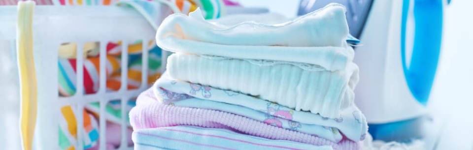 Нужно ли стирать и как гладить вещи для новорожденного ребенка и грудничка