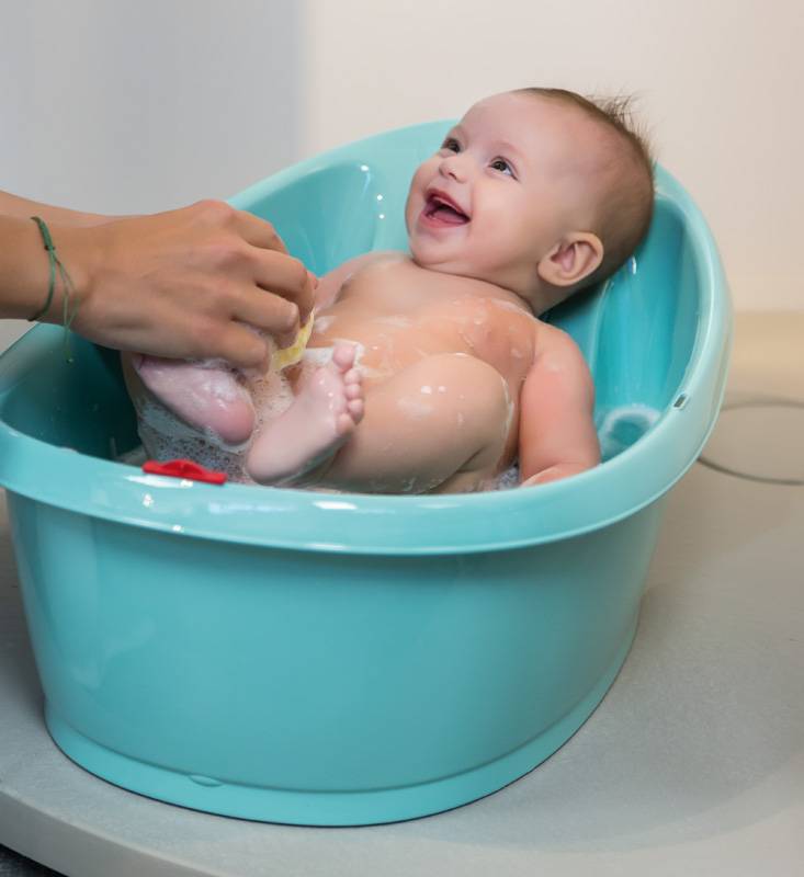 Как купать новорожденного ребенка первый раз