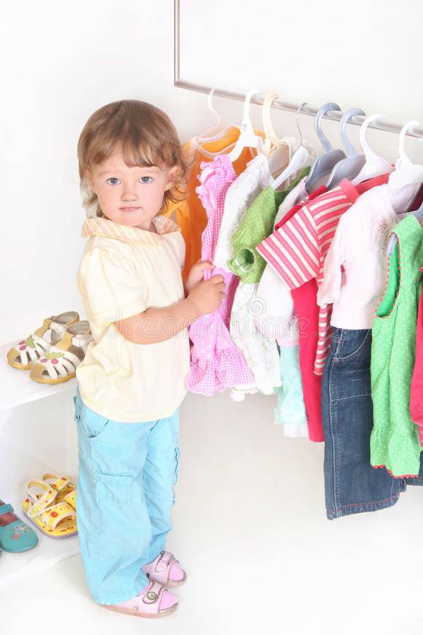 Приучаю к принятию решений и ответственности: мудрая мама рассказала, почему позволяет дочурке самой выбирать одежду