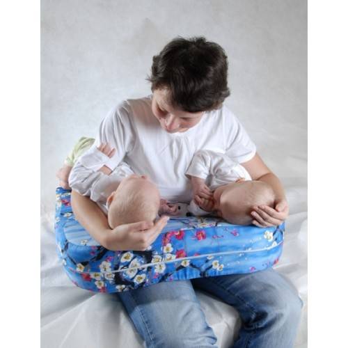 Подушка для кормления грудного ребенка и двойни: выбор и пошив своими руками