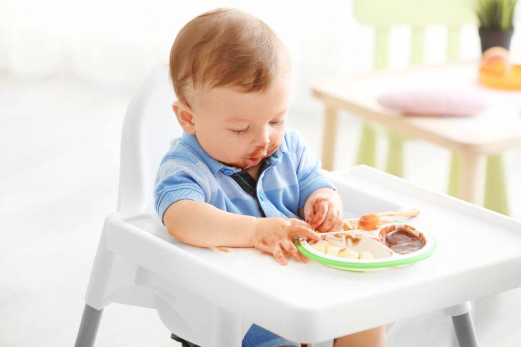 Как научить ребенка кушать ложкой самостоятельно: маленькие хитрости