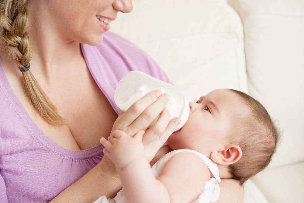 Почему мало молока у кормящей мамы и что делать?
