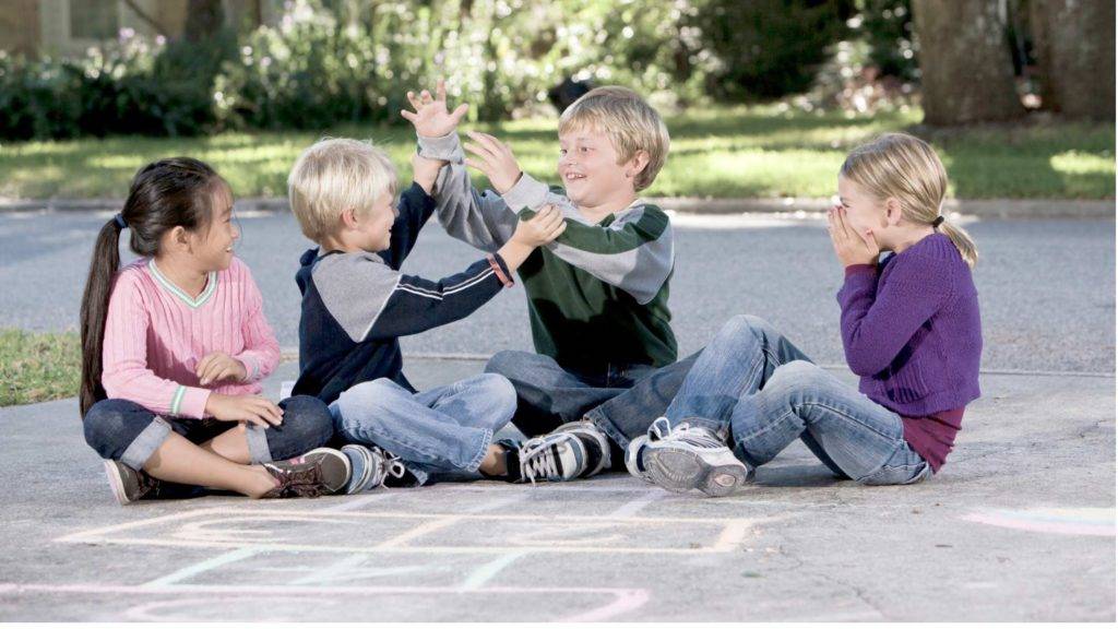 Общение детей со сверстниками: проблемы общения у детей и как научить детей общаться.