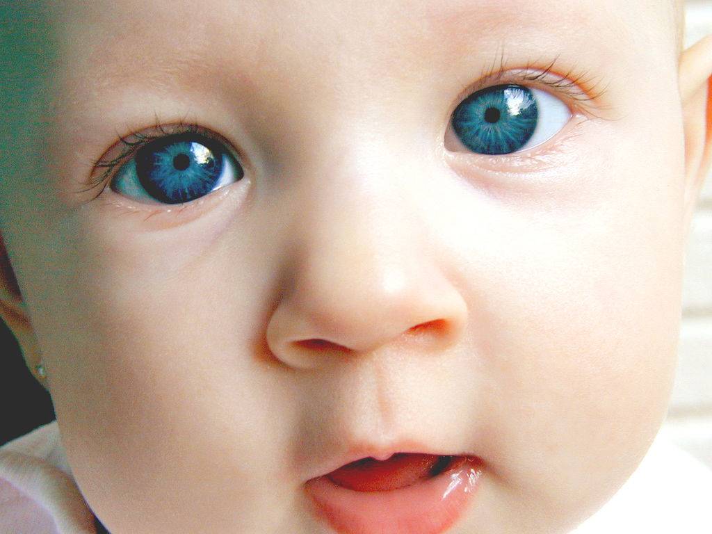 Когда меняется цвет глаз у новорожденных детей, во сколько месяцев изменяется у младенцев