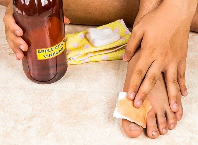 Как справиться с неприятным запахом ног народными средствами