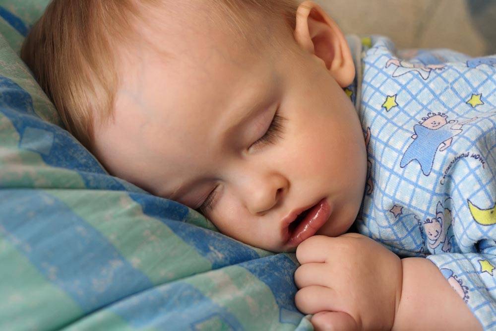 Дыхание младенца во время сна