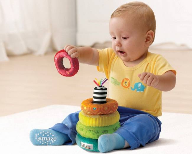 Игры с ребенком 9 месяцев: как развивать, какие игрушки нужны, развивающие, чем занять, как играть, во что играть, с малышом