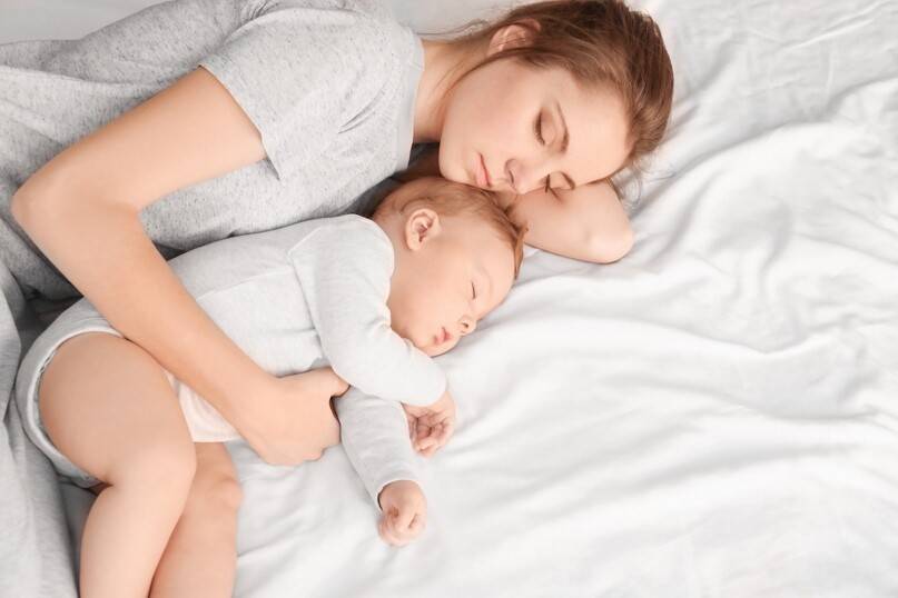 Спать с ребенком — вместе или врозь: плюсы, минусы, советы. проблемы у детей, которые спят в родительской постели