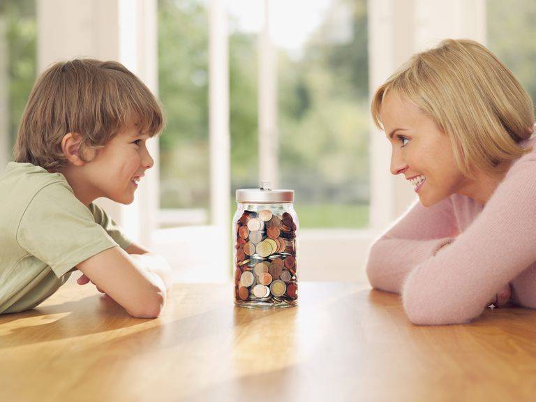 5 тем, которые не стоит обсуждать родителям в присутствии своего ребенка