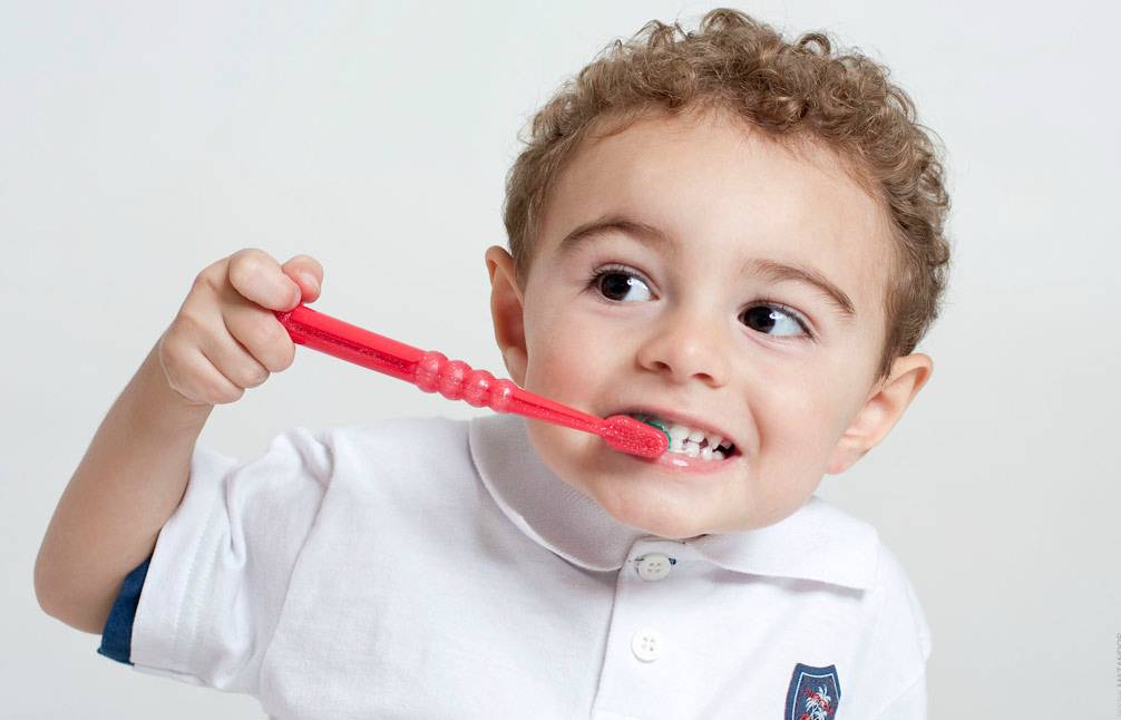 Как правильно чистить зубы зубной щеткой? - энциклопедия ochkov.net