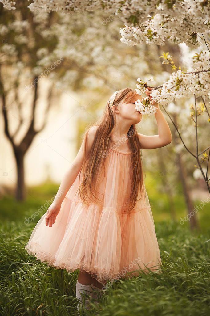 Платье для девочки "весенний цветок"
