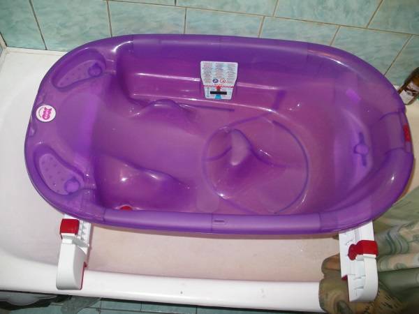 Выбираем ванночки для купания новорожденных — особенности складных, анатомических и других видов