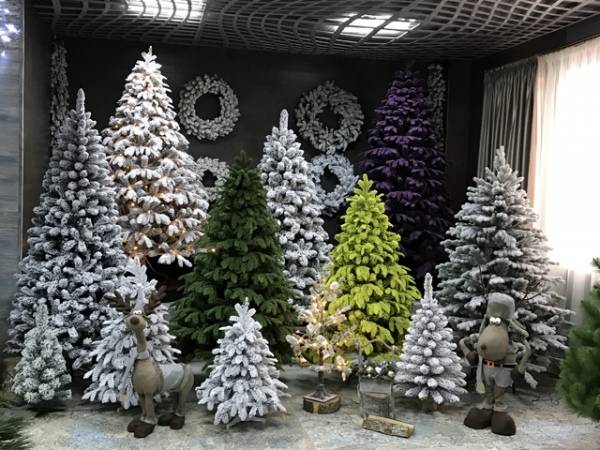 Как выбрать и установить искусственную елку дома на новый год